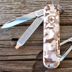 Victorinox Classic Camouflage Blistered -Stanley Store 0.6223.941B1 6 600x600 1f89388e f945 4dae aaf7 b7449c6d86b8