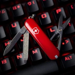 Victorinox Classic SD - Red -Stanley Store 0.6223 6 600x600 1 94c3bede 8a7d 49e5 b2f9 893166695bc6