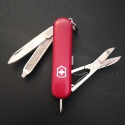 Victorinox Signature Lite - Red -Stanley Store 0.6226 4 600x600 1cfb821d a129 4e09 82a7 0da78b2e2f3a