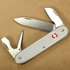 Victorinox Electrician Alox - Silver -Stanley Store 0.8120.26 4 600x600 cccc373d 6a3b 481e 9488 3e10af782d92