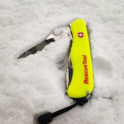 Victorinox Rescue Tool - Neon Yellow -Stanley Store 0.8623.MWN 6 600x600 ac79c16f 8645 44e6 a4c7 bc187f0b6d69