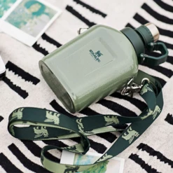 Stanley Classic Steel Canteen 1.1QT -Stanley Store 18 63eb22a7 8d0a 4da6 8d25 ef34c6e7f9ae